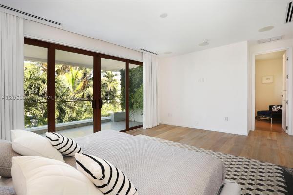 Tropical Isle Homes, 121 Buttonwood Dr, Key Biscayne, Florida 33149, image 3
