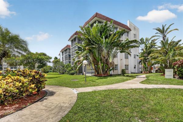 Las Vistas In Inverrary, 3531 Inverrary Dr #101, Lauderhill, Florida 33319, image 3