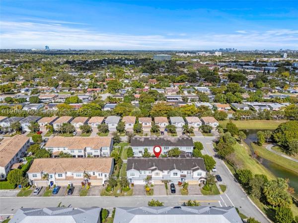 Parkview At Hillcrest, 3953 Black Olive Ln, Hollywood, Florida 33021, image 2