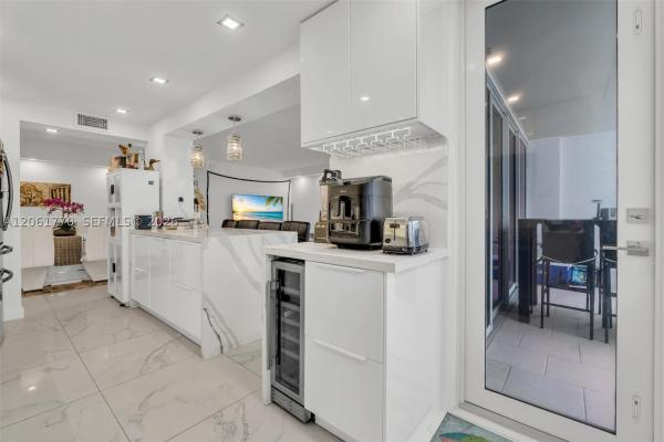 Del Prado, 18071 Biscayne Blvd #901-3, Aventura, Florida 33160, image 2