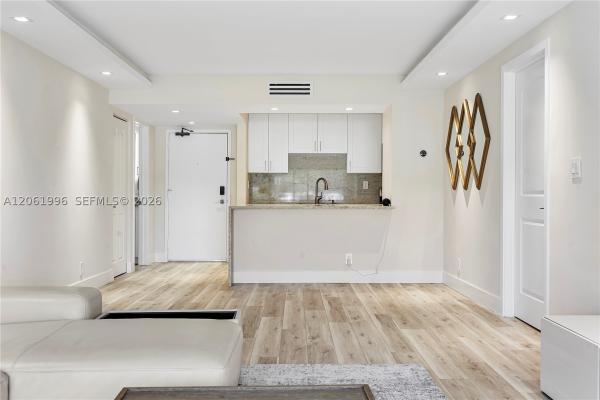 Racquet Club At Bonaventure, 230 Lakeview Dr #106, Weston, Florida 33326, image 1