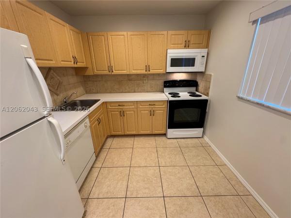 7700 Camino Real #D-407, Unincorporated Dade County, Florida 33143, image 1