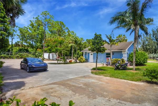2587 E Rd, Loxahatchee, Florida 33470, image 1