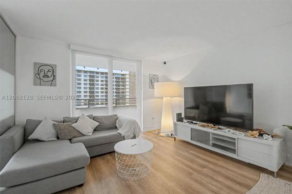 Oceanside Plaza, 5555 Collins Ave #10V, Miami Beach, Florida 33140, image 3