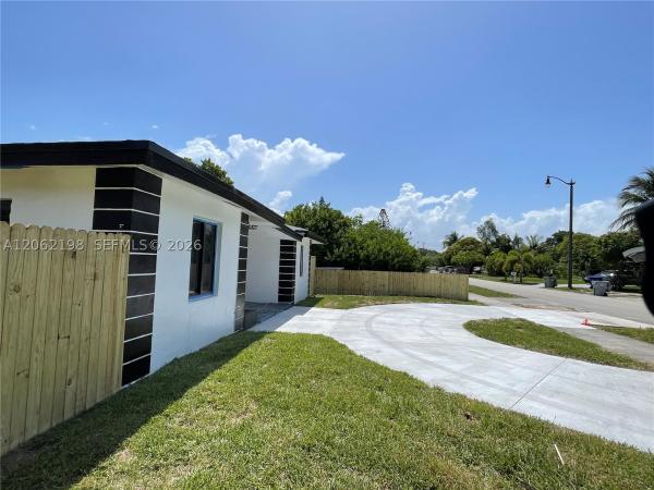 Collier City, 2514 NW 4th St, Pompano Beach, Florida 33069, image 2