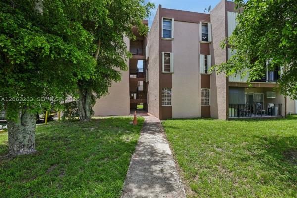 Los Arboles, 1900 W 68th St #B203, Hialeah, Florida 33014, image 3