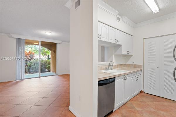 The Yacht Club At Aventura, 19701 E Country Club Dr #5105, Aventura, Florida 33180, image 3
