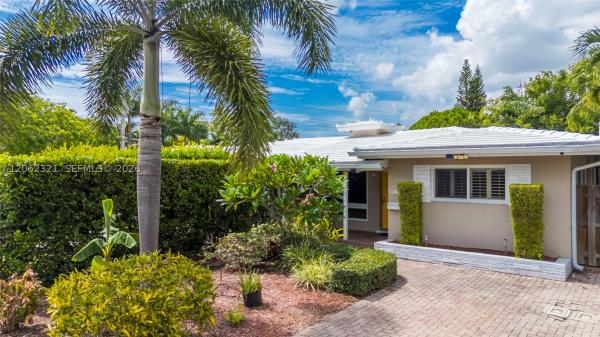 Edgewater Estates, 2115 NE 15th Ave, Wilton Manors, Florida 33305, image 2