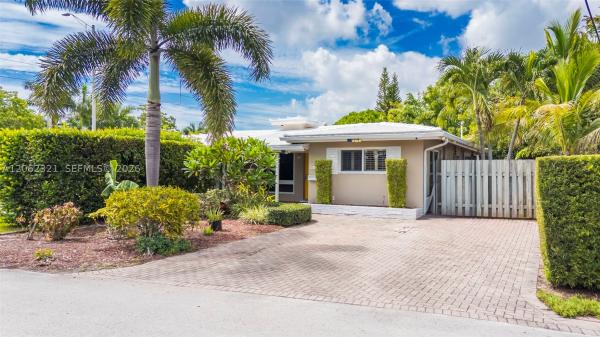 Edgewater Estates, 2115 NE 15th Ave, Wilton Manors, Florida 33305, image 1