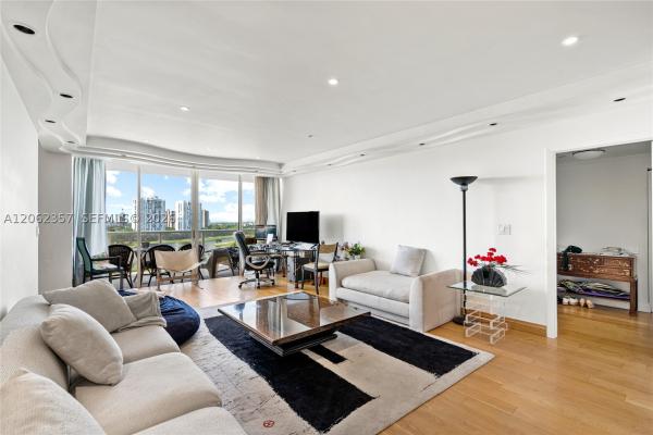 Hamptons West, 20281 E Country Club Dr #909, Aventura, Florida 33180, image 1