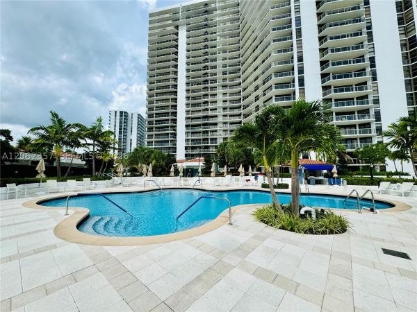 Hamptons West, 20281 E Country Club Dr #909, Aventura, Florida 33180, image 3