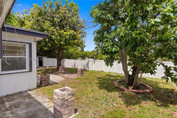 Esquire Lake Estates, 1000 NW 23rd Ter, Pompano Beach, Florida 33069, image 2