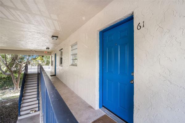 Coral Reef Townhouses, 15391 S Dixie Hwy #61, Palmetto Bay, Florida 33157, image 2