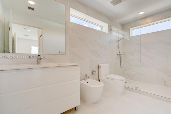 816 84th St #2, Miami Beach, Florida 33141, image 2