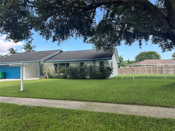 Rolling Hills Lake Estates, 2760 SW 86th Way, Davie, Florida 33328, image 2