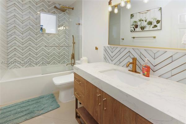 Country Club Homes, 1102 N 13th Ave, Hollywood, Florida 33019, image 3