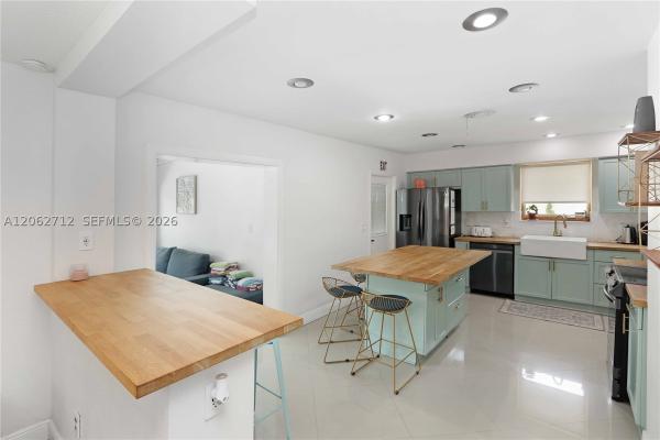 Country Club Homes, 1102 N 13th Ave, Hollywood, Florida 33019, image 1