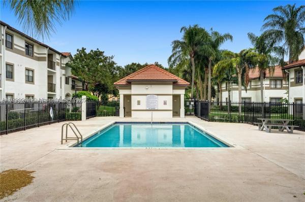 Hollywood Parc, 560 S Park Rd #23-7, Hollywood, Florida 33021, image 1