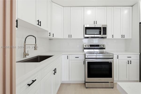 Berkeley Manor, 701 NW 176th Ter, Miami Gardens, Florida 33169, image 1