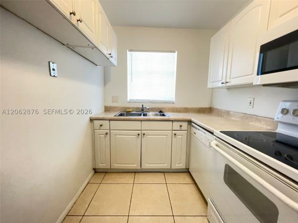 4951 Wedgewood Way #6, West Palm Beach, Florida 33417, image 3
