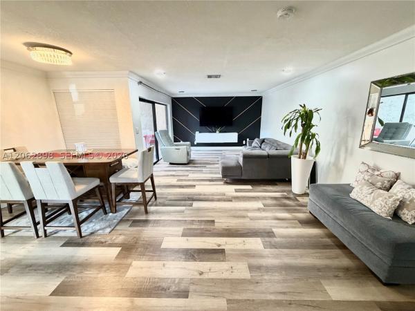 Bayberry Lakes, 2041 Bayberry Dr, Pembroke Pines, Florida 33024, image 2