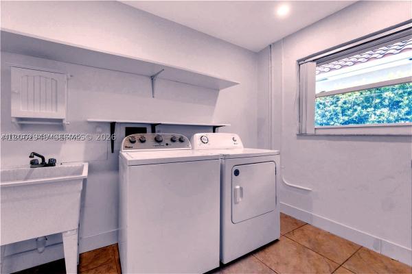 Gulfstream Estates, 806 NE 4th St, Hallandale Beach, Florida 33009, image 1