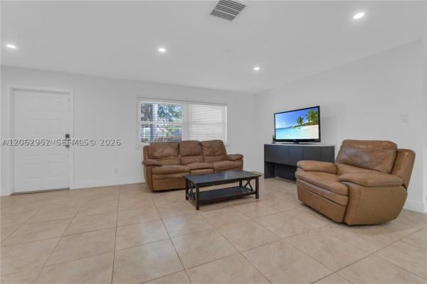 Gulfstream Estates, 806 NE 4th St #., Hallandale Beach, Florida 33009, image 2