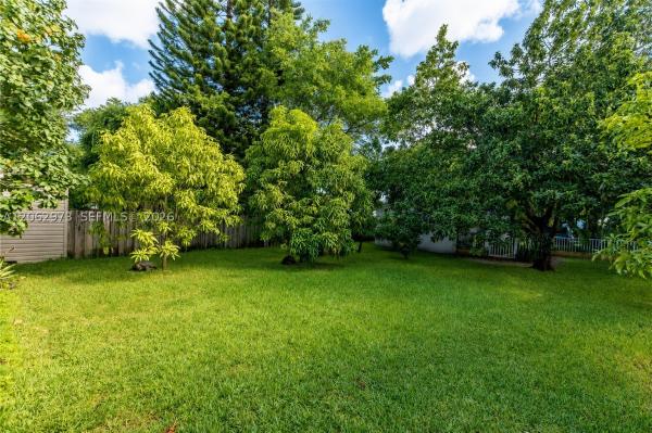 Country Club Estates, 633 Mokena Dr, Miami Springs, Florida 33166, image 2