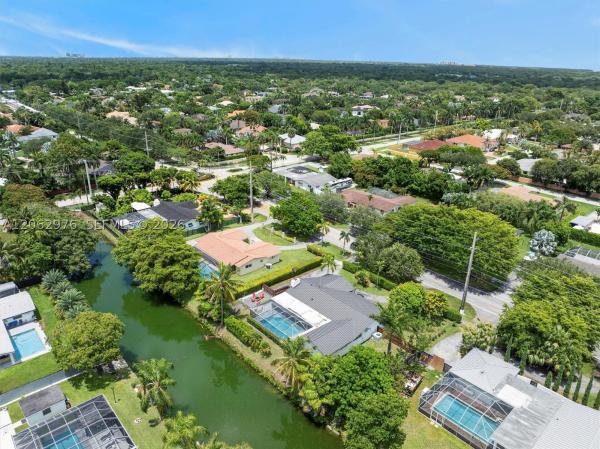 Maral Estates, 16840 SW 87th Ave, Palmetto Bay, Florida 33157, image 2