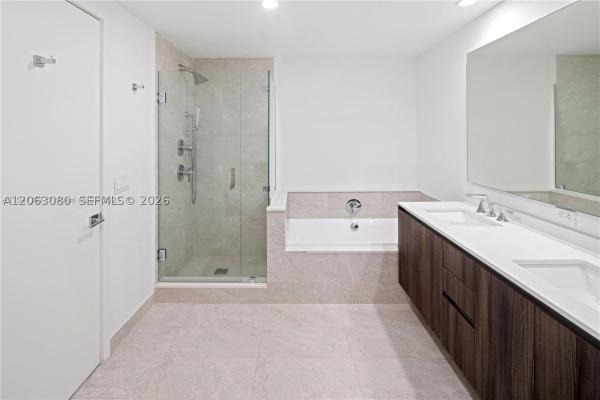 Aria On The Bay, 488 NE 18th St #3900, Miami, Florida 33132, image 3