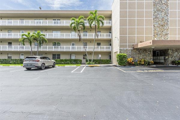 Meadowbrook Lakes, 414 SE 10th St #103, Dania Beach, Florida 33004, image 2