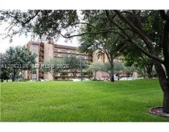 Rolling Hills Golf And Tennis Club, 3100 W Rolling Hills Cir #101, Davie, Florida 33328, image 1