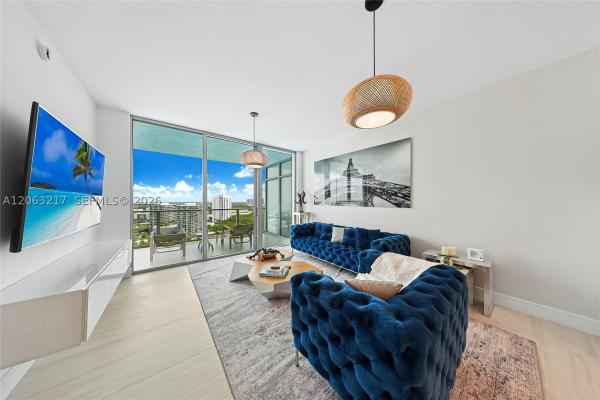 2411 Laguna Cir #2010, Miami, Florida 33181, image 2