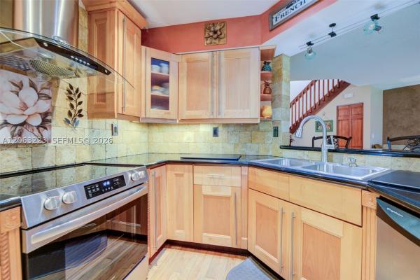 Lakeview Courts At Jacaranda, 8987 W Sunrise Blvd, Plantation, Florida 33322, image 2