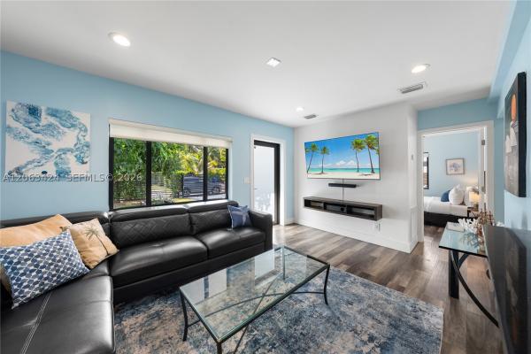 Carters, 3134 Carter St, Miami, Florida 33133, image 3