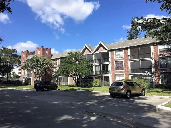 International Village At Inverrary, 3760 Inverrary Dr #2P, Lauderhill, Florida 33319, image 2