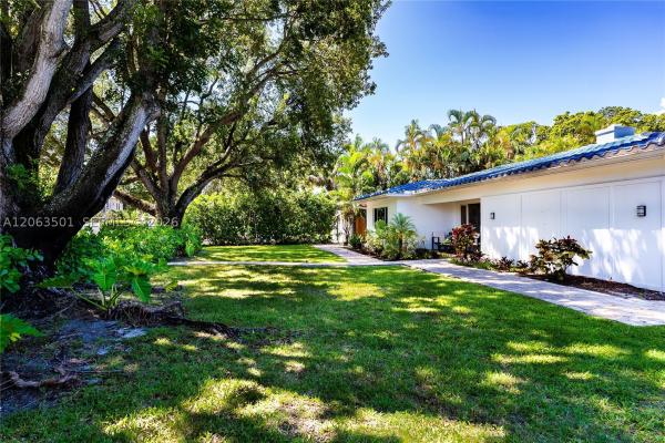 Casa Bella, 1529 Bayview Dr, Fort Lauderdale, Florida 33304, image 2