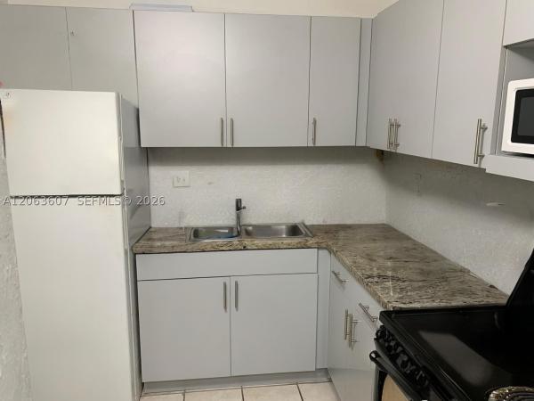 9437 SW 76th St #V38, Unincorporated Dade County, Florida 33173, image 2