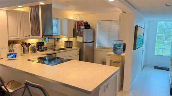 Weston Lakes 21, 440 Lakeview Dr #204, Weston, Florida 33326, image 2