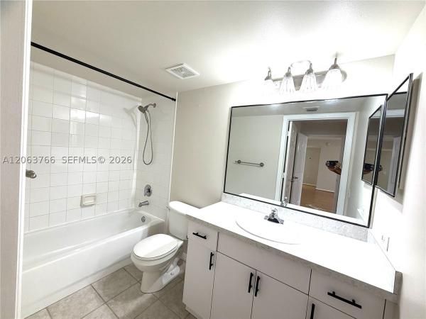 5045 Wiles Rd #201, Coconut Creek, Florida 33073, image 2