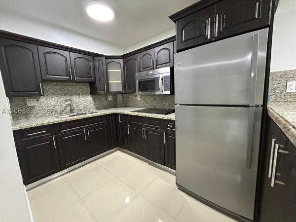 Casa Granada, 8701 SW 141st St #L3, Palmetto Bay, Florida 33176, image 2