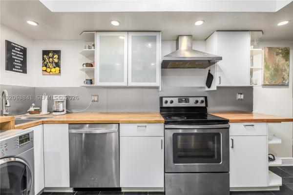 Friendly Corner, 932 7th St #932A, Miami Beach, Florida 33139, image 2