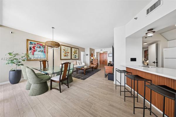 Hamptons West, 20281 E Country Club Dr #810, Aventura, Florida 33180, image 2