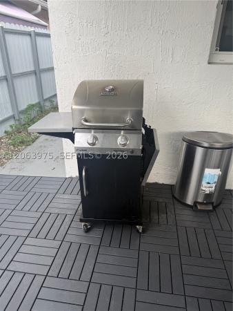 Robles Gardens, 2776 W 71st Pl, Hialeah, Florida 33016, image 3