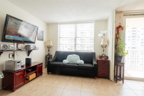 Winston Towers 200, 251 174th St #808, Sunny Isles Beach, Florida 33160, image 3