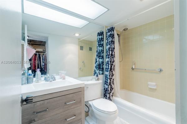 Winston Towers 200, 251 174th St #808, Sunny Isles Beach, Florida 33160, image 2