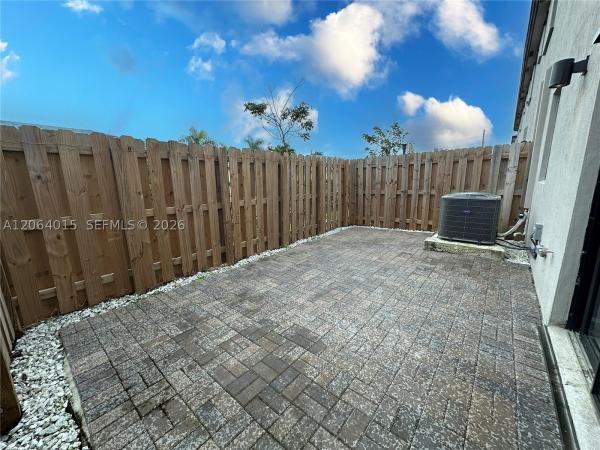 967 NE 211th St, Unincorporated Dade County, Florida 33179, image 3
