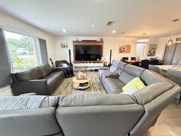 Crystal Lake Golf Villas, 1250 NW 46th St, Deerfield Beach, Florida 33064, image 2