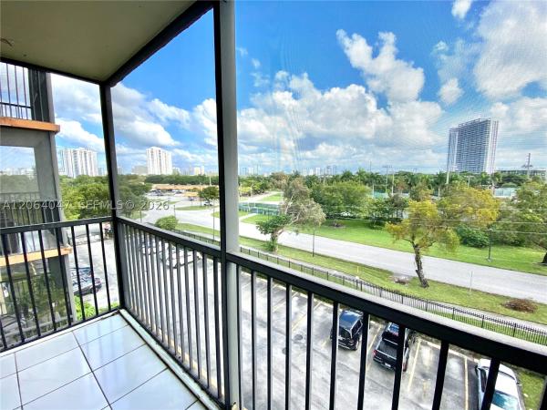 Woodside, 16950 Dixie #A536, North Miami Beach, Florida 33160, image 2