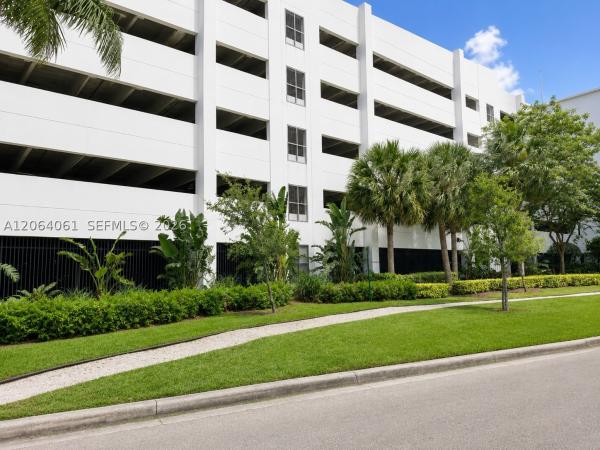 One Fifty One At Biscayne, 14951 Royal Oaks Ln #1501, North Miami, Florida 33181, image 3